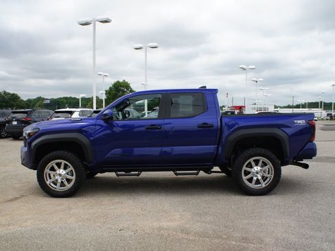 Used 2025 Toyota Tacoma TRD Off-Road AWD/4WD image 11