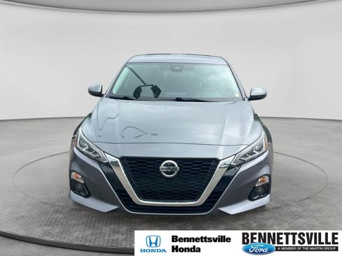 Used 2019 Nissan Altima 2.5 SV FWD image 2
