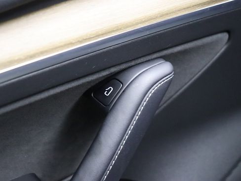 Used 2023 Tesla Model 3 Standard Range image 30