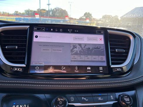 Certified 2022 Chrysler Pacifica Touring-L w/ S Appearance Package image 12