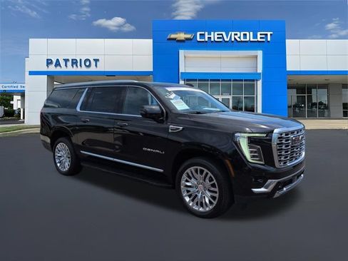 Used 2025 GMC Yukon XL Denali AWD/4WD image 4