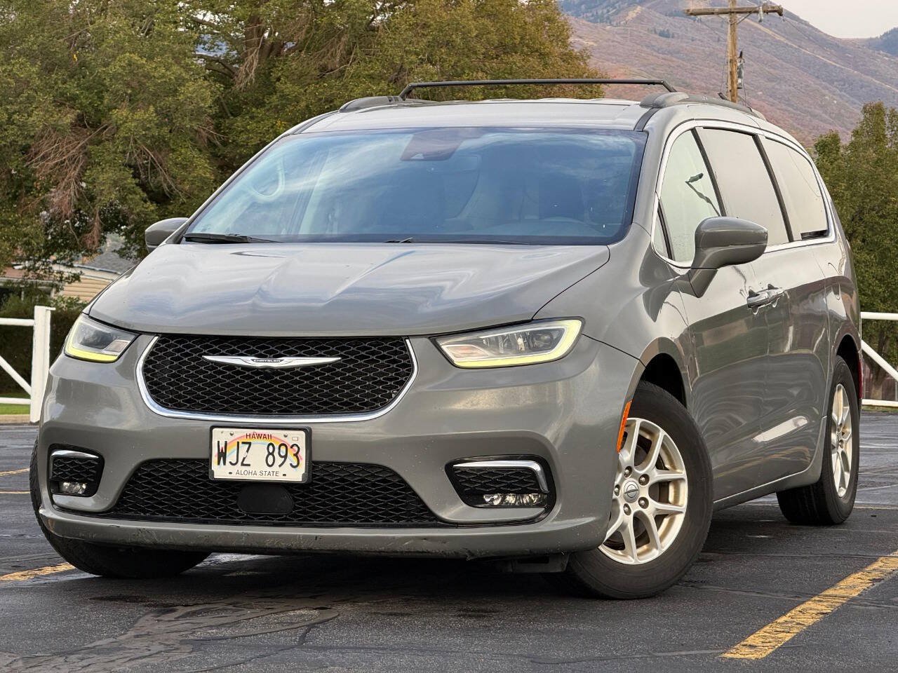 Used 2022 Chrysler Pacifica Touring-L FWD image 1