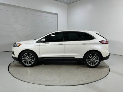 Used 2019 Ford Edge Titanium w/ Cold Weather Package AWD/4WD image 23