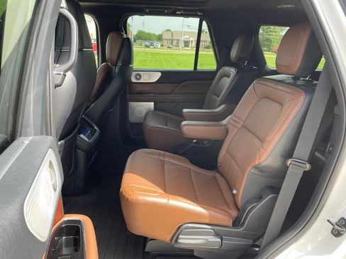 Used 2022 Lincoln Navigator Reserve AWD/4WD image 11