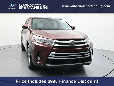 Used 2018 Toyota Highlander Limited Platinum image 2