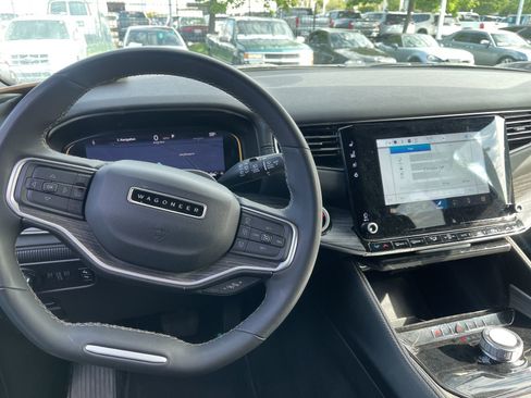 Used 2024 Jeep Wagoneer L Series II image 7