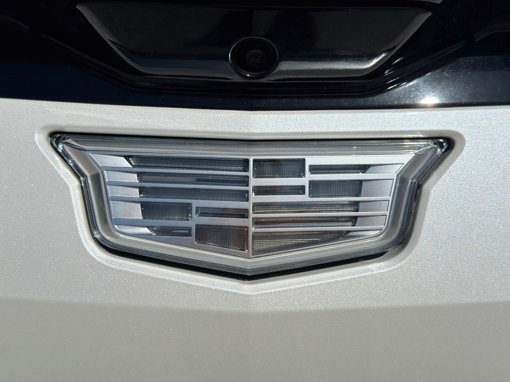 Certified 2025 Cadillac Optiq Sport 1 w/ LPO, ONYX Package AWD/4WD image 9