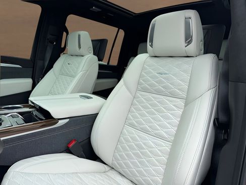 New 2026 Cadillac Escalade ESV Platinum Sport w/ LPO, ONYX Package AWD/4WD image 11