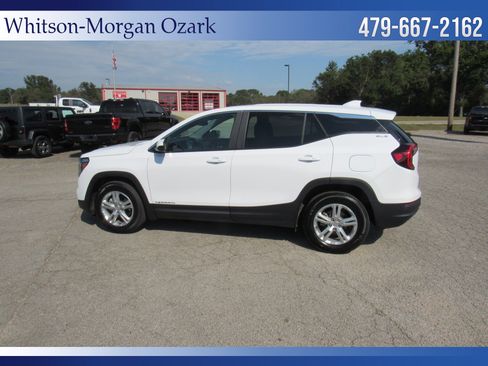 Used 2024 GMC Terrain SLE image 7