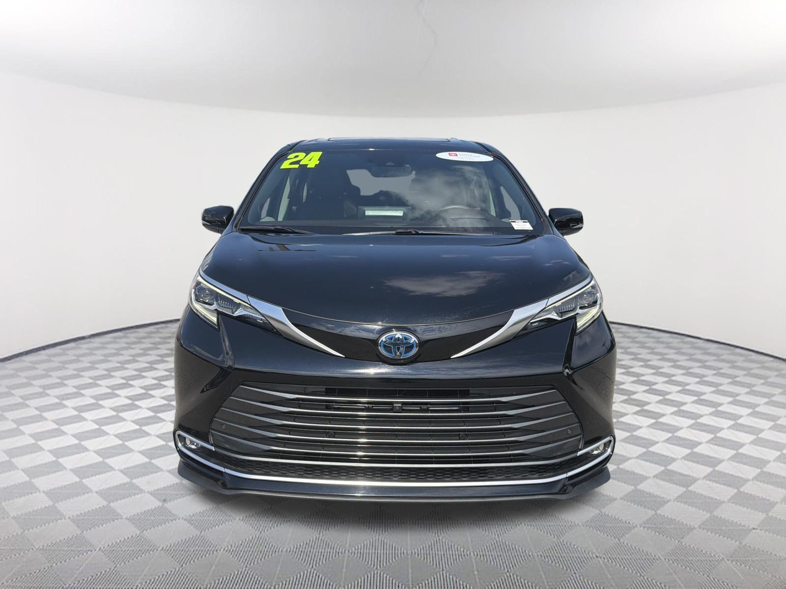 Certified 2024 Toyota Sienna Platinum FWD image 2