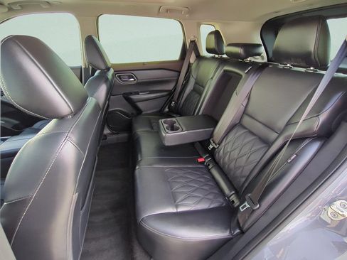 Certified 2023 Nissan Rogue Platinum w/ Platinum Premium Package FWD image 10