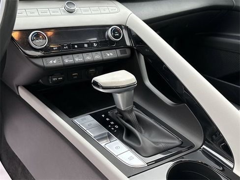 Used 2023 Hyundai Elantra Limited image 23