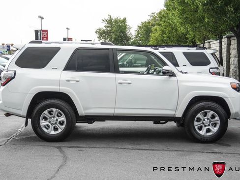 Used 2021 Toyota 4Runner SR5 Premium w/ Moonroof Package AWD/4WD image 22