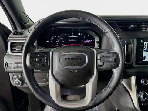 Used 2023 GMC Yukon XL Denali image 13