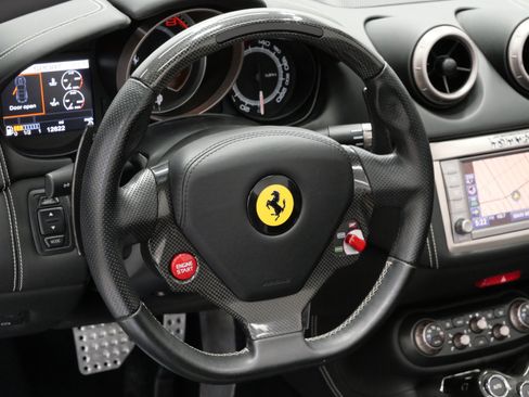 Used 2011 Ferrari California RWD image 15