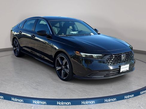 Used 2025 Honda Accord Sport image 4