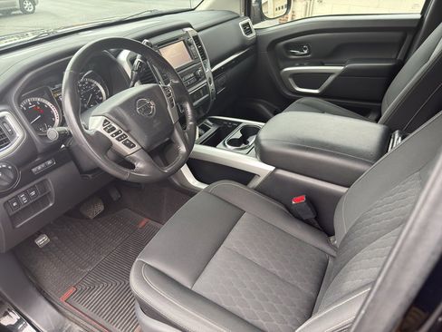 Used 2017 Nissan Titan SV image 9