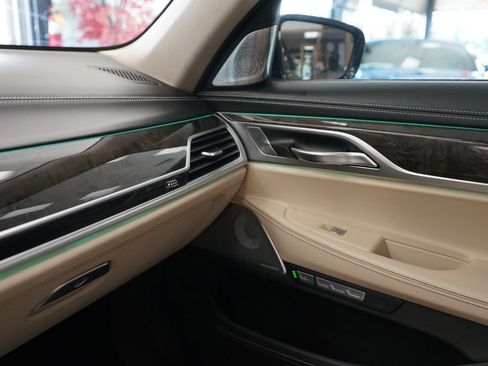 Used 2018 BMW 750i xDrive AWD/4WD image 48