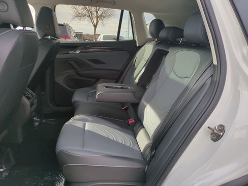 New 2026 Volkswagen Tiguan SE image 16