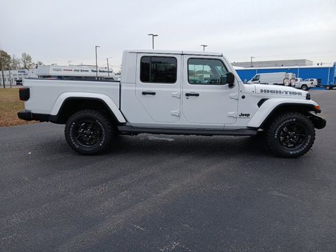 New 2025 Jeep Gladiator Sport image 2