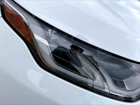 Used 2023 Land Rover Discovery Sport SE R-Dynamic image 3