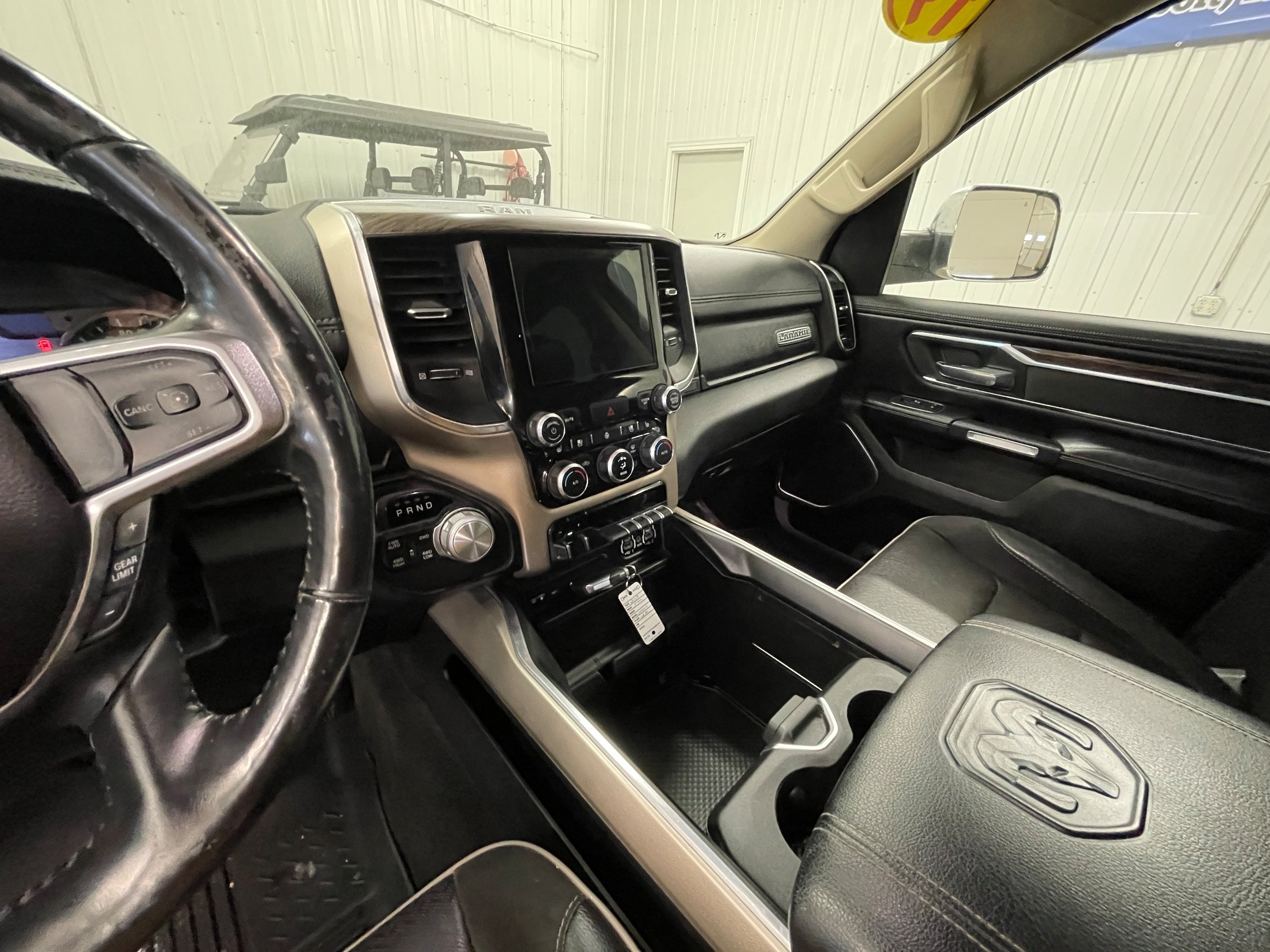 Used 2019 RAM 1500 Laramie AWD/4WD image 18