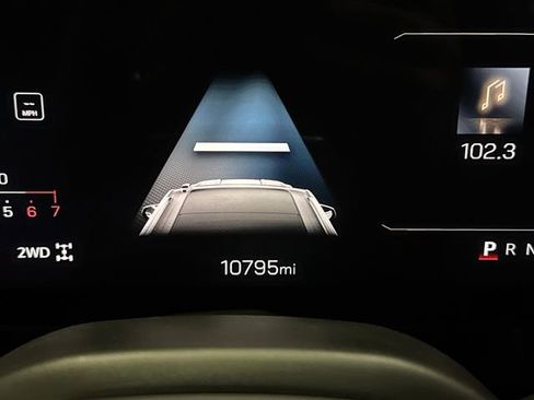 Used 2025 GMC Yukon XL AT4 image 6