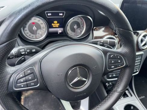 Used 2017 Mercedes-Benz GLA 250 4MATIC w/ Premium Package image 12