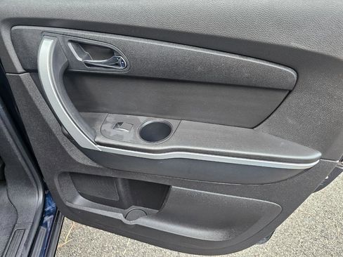 Used 2012 GMC Acadia SLE image 18