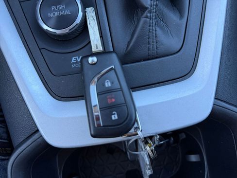 Used 2025 Toyota RAV4 LE image 22