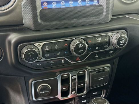 Used 2021 Jeep Gladiator Overland w/ LED Lighting Group image 9