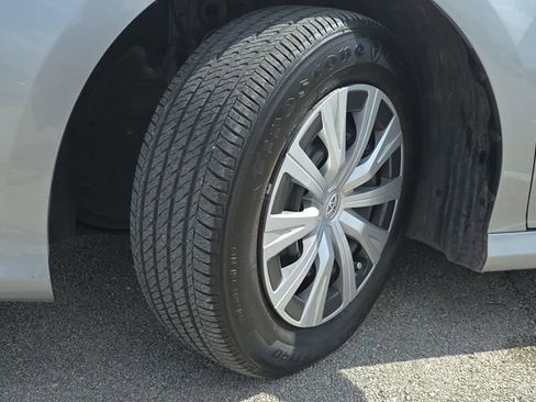 Used 2021 Toyota Camry LE image 31