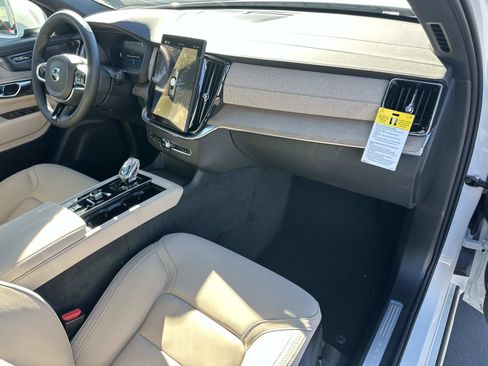 New 2026 Volvo XC90 B6 Plus w/ Protection Package Premier image 22