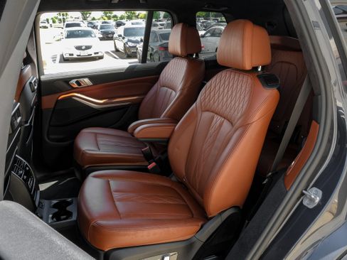 Used 2021 BMW X7 xDrive40i w/ M Sport Package AWD/4WD image 43