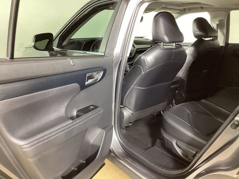 Used 2023 Toyota Highlander XLE AWD/4WD image 21
