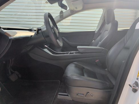 Used 2021 Tesla Model Y Long Range AWD/4WD image 16