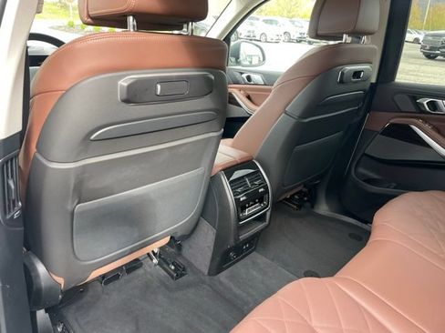 Used 2026 BMW X7 xDrive40i w/ Premium Package AWD/4WD image 9