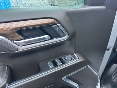 Used 2025 Chevrolet Silverado 1500 LT image 11