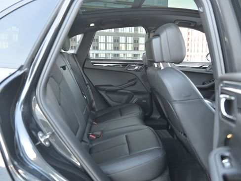 Certified 2025 Porsche Macan image 25