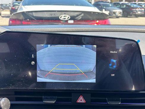 New 2025 Hyundai Elantra SEL image 6