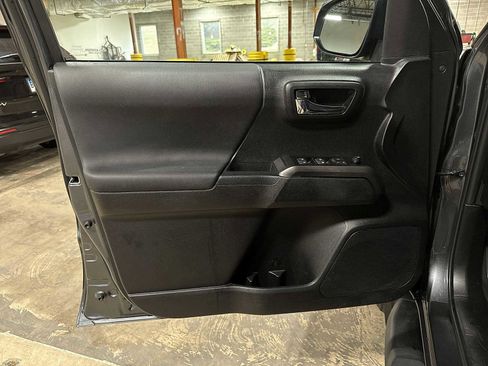 Used 2023 Toyota Tacoma TRD Sport image 30