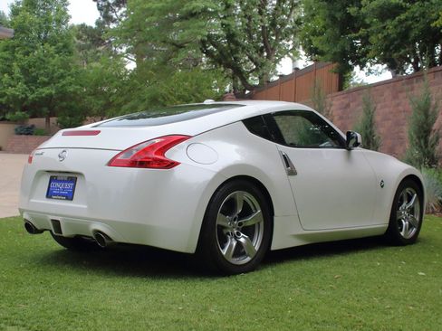 Used 2009 Nissan 370Z Touring RWD image 23