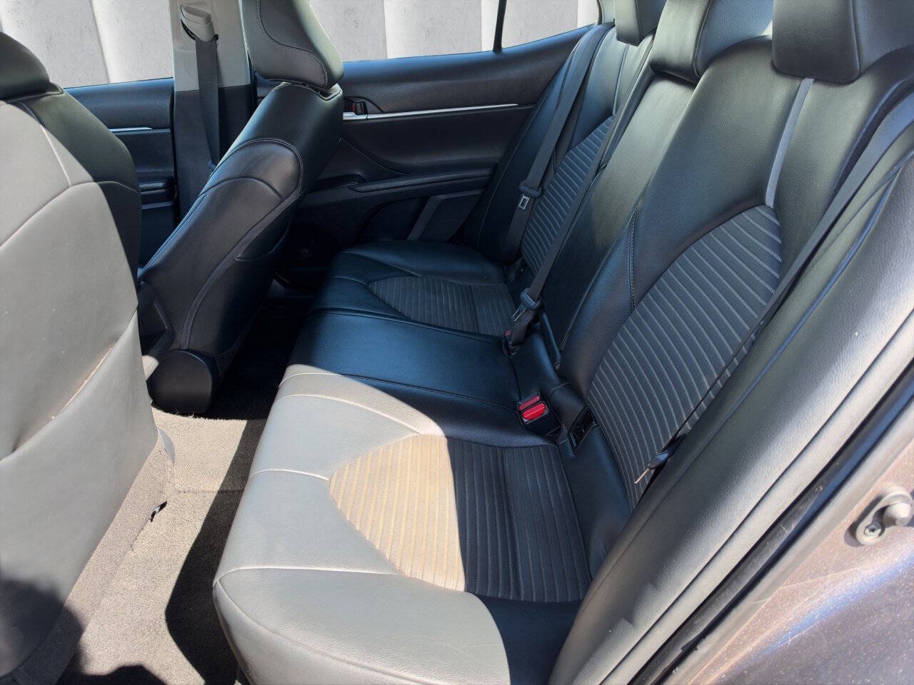 Used 2022 Toyota Camry SE w/ Cold Weather Package FWD image 16