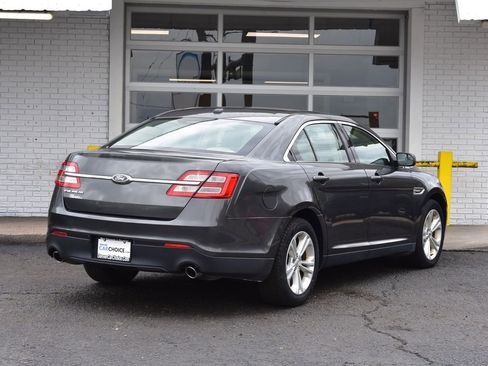 Used 2016 Ford Taurus SE image 6