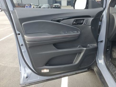 Used 2025 Honda Passport Black Edition image 39