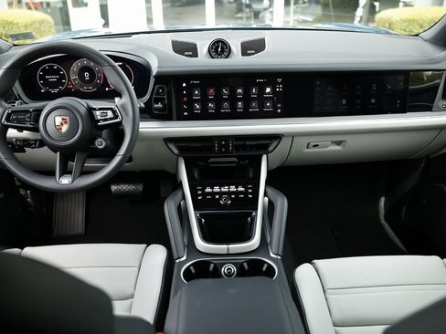 New 2025 Porsche Cayenne Coupe image 31