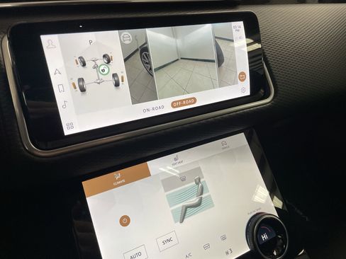 Used 2021 Land Rover Range Rover Velar R-Dynamic S image 21