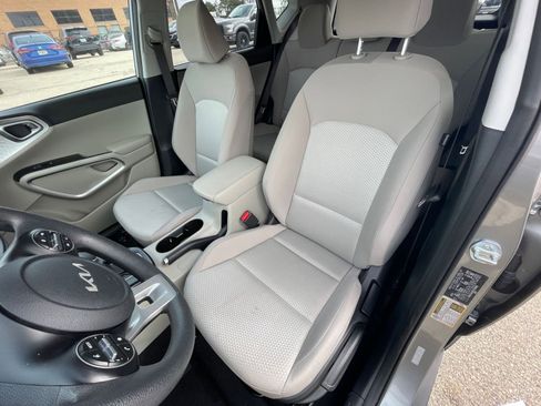 Used 2025 Kia Soul LX w/ LX Technology Package image 34