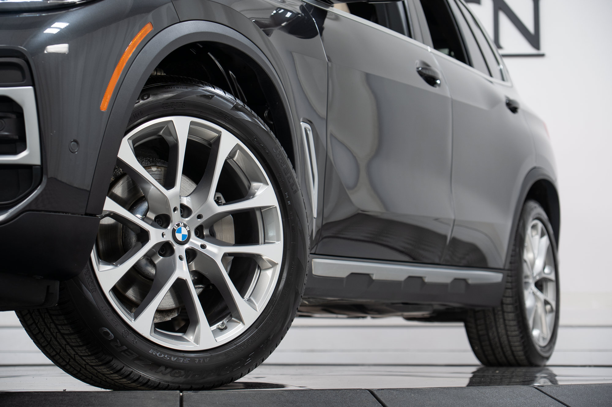 Used 2022 BMW X5 xDrive40i w/ Premium Package AWD/4WD image 27
