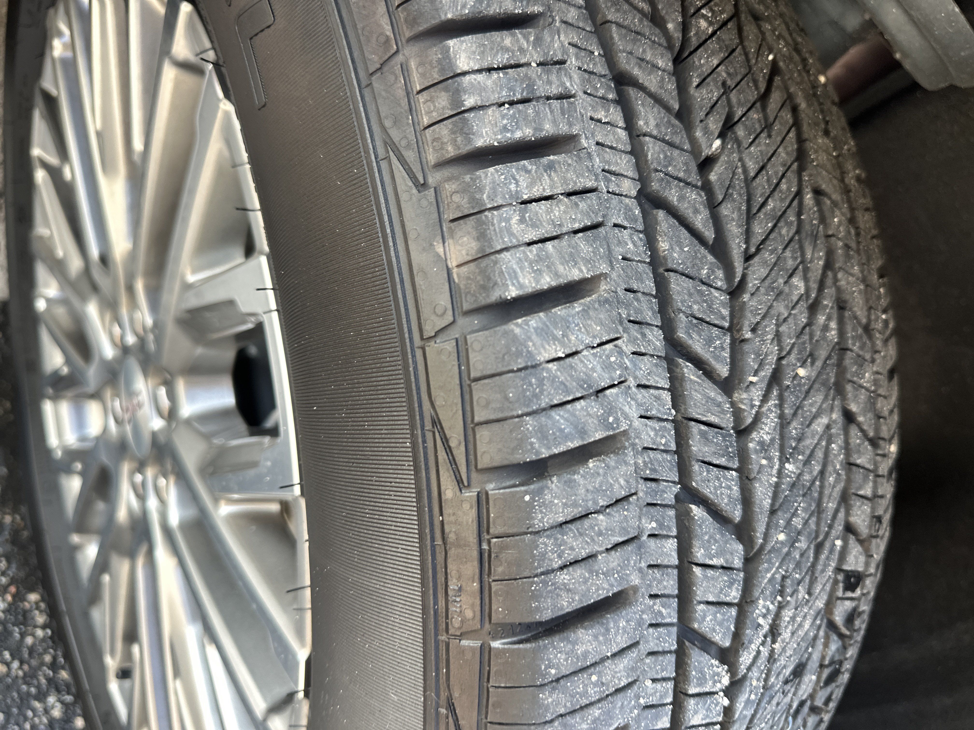 Used 2024 GMC Acadia Denali AWD/4WD image 7